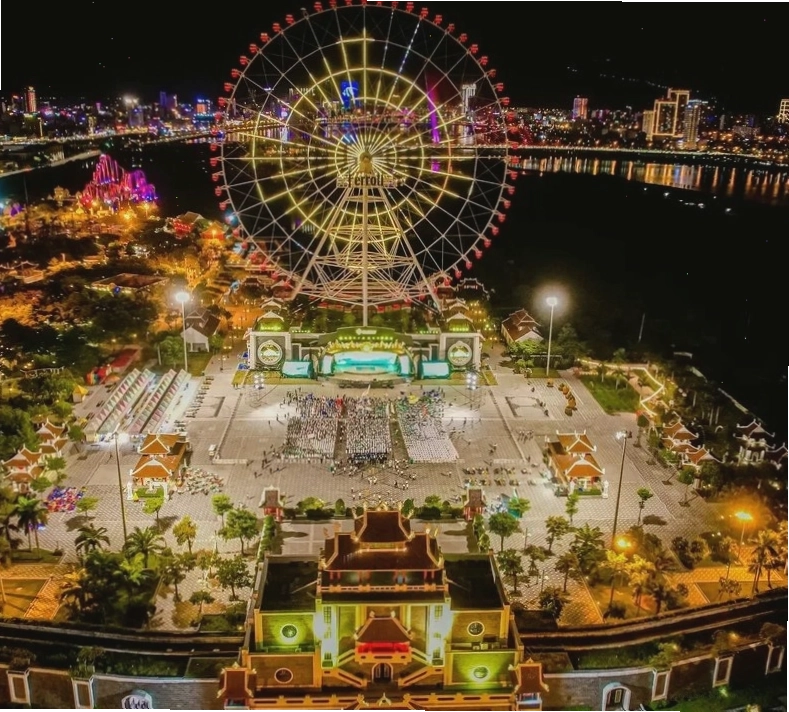 Trải nghiệm vòng quay Sun Wheel tại Công viên Châu Á Đà Nẵng