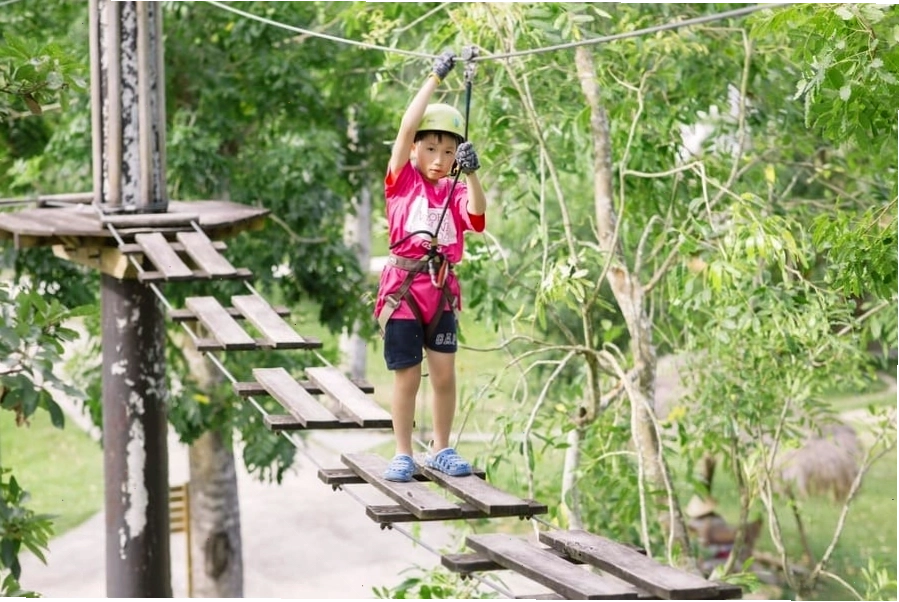 Trải nghiệm Zipline tại Suối Khoáng Nóng Alba Thanh Tân Huế
