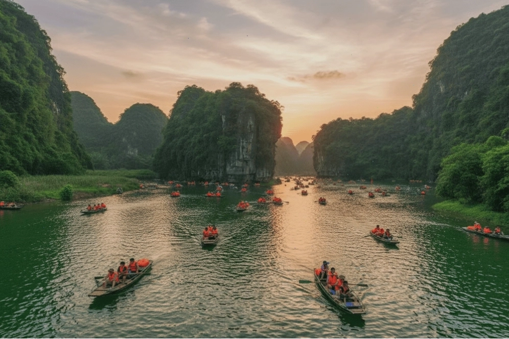 Tràng An - Ninh Bình với vẻ đẹp hùng vĩ và dòng sông xanh ngắt