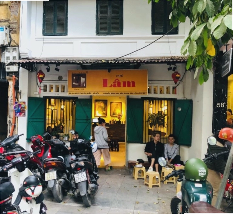 Tranh của các danh họa Việt Nam tại Cà phê Lâm