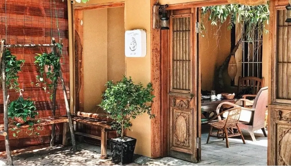 Tranquil Books & Cafe với không gian sách và cà phê yên tĩnh
