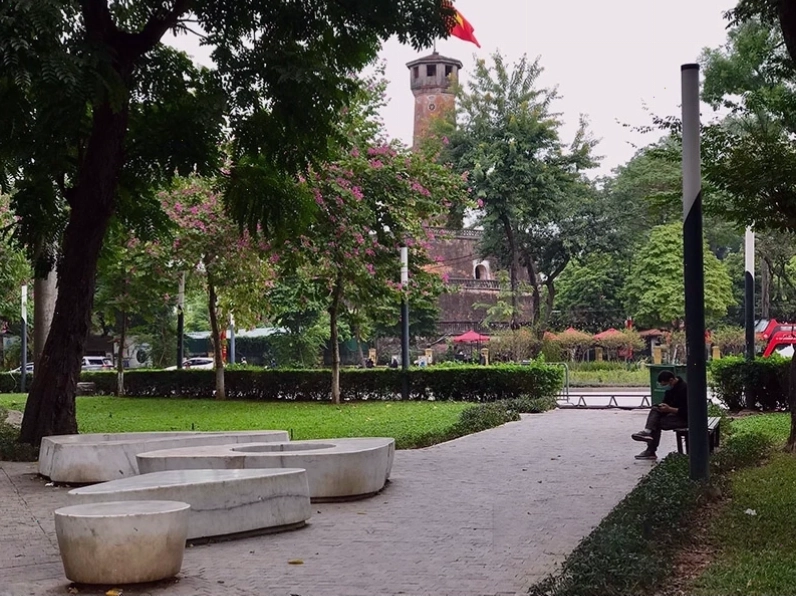 Trẻ em vui chơi tại khu vực dành cho thiếu nhi ở Công viên Lê Nin