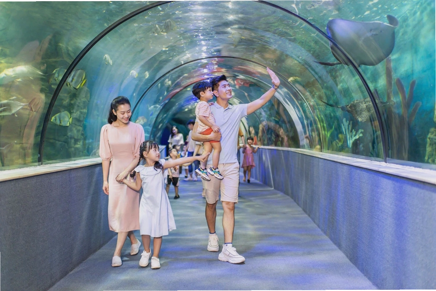 Trẻ em vui đùa tại khu vực vui chơi