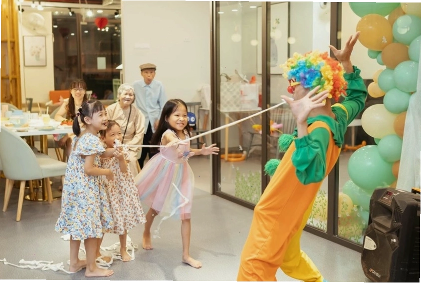 Trẻ vui chơi tại Lalina Kids Café