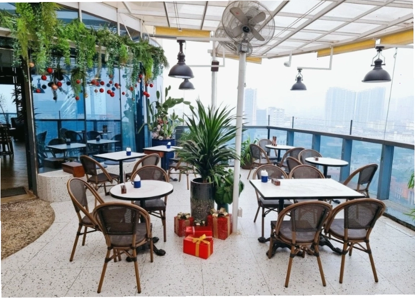 Trill Rooftop cafe là quán cafe đẹp khu Cầu Giấy có không gian rộng rãi