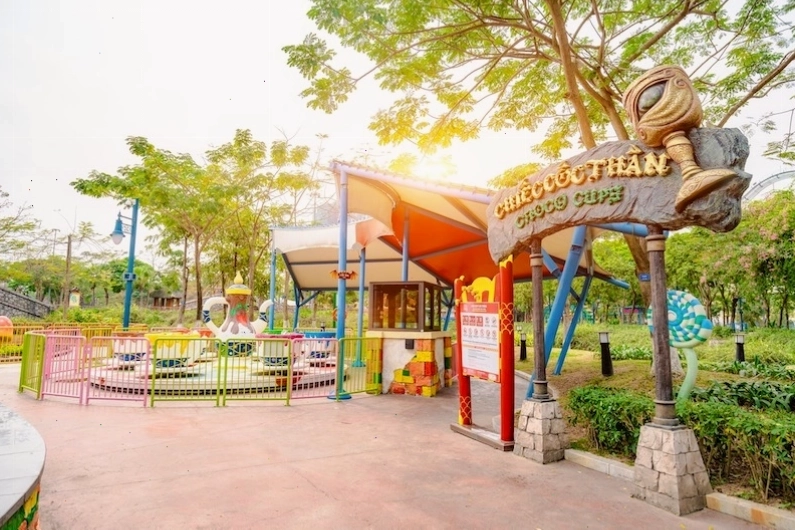 Trò chơi cảm giác mạnh Phi Long Thần Tốc tại Công viên Rồng Hạ Long
