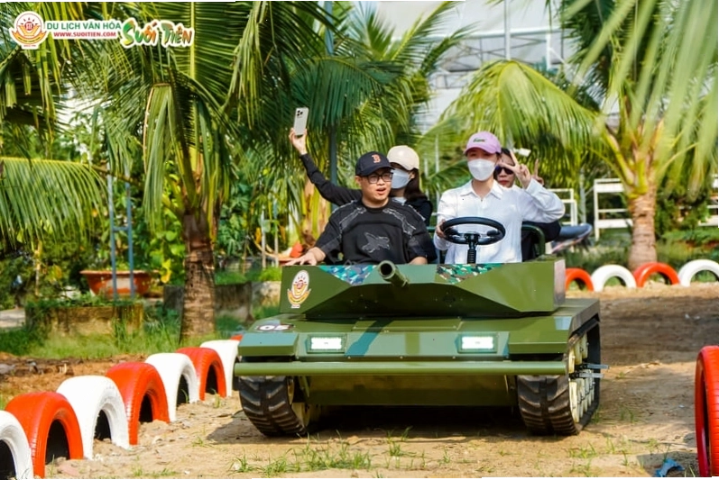 Trò chơi hành trình chiến xa tại Suối Tiên
