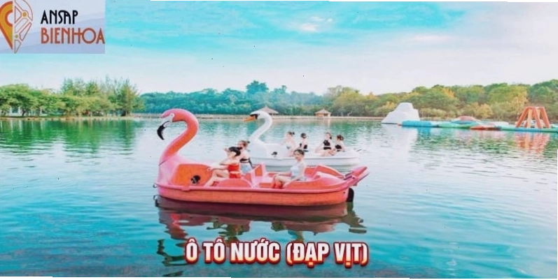 Trò chơi ô tô nước đầy hấp dẫn tại Suối Mơ