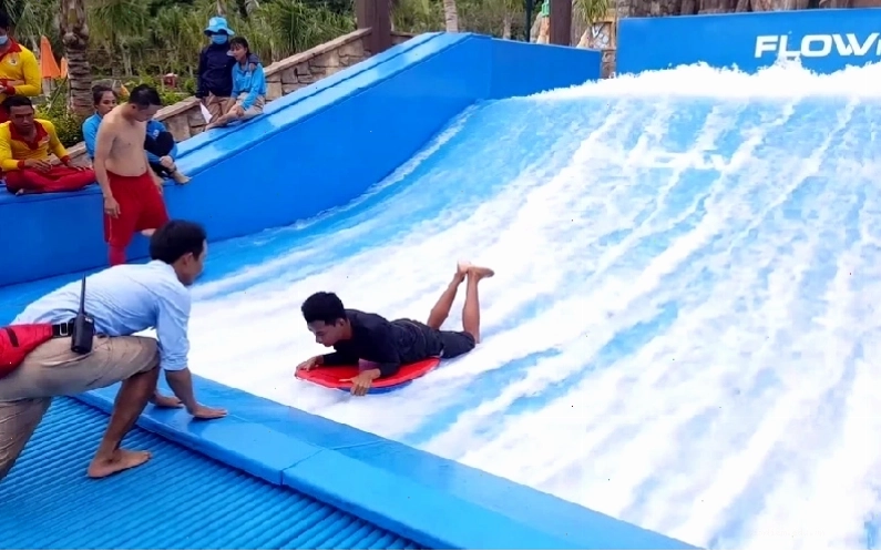 Trò chơi Phi Long Cưỡi Sóng tại Aquatopia