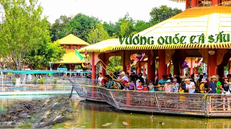 Trò chơi Tàu lượn siêu tốc tại Suối Tiên