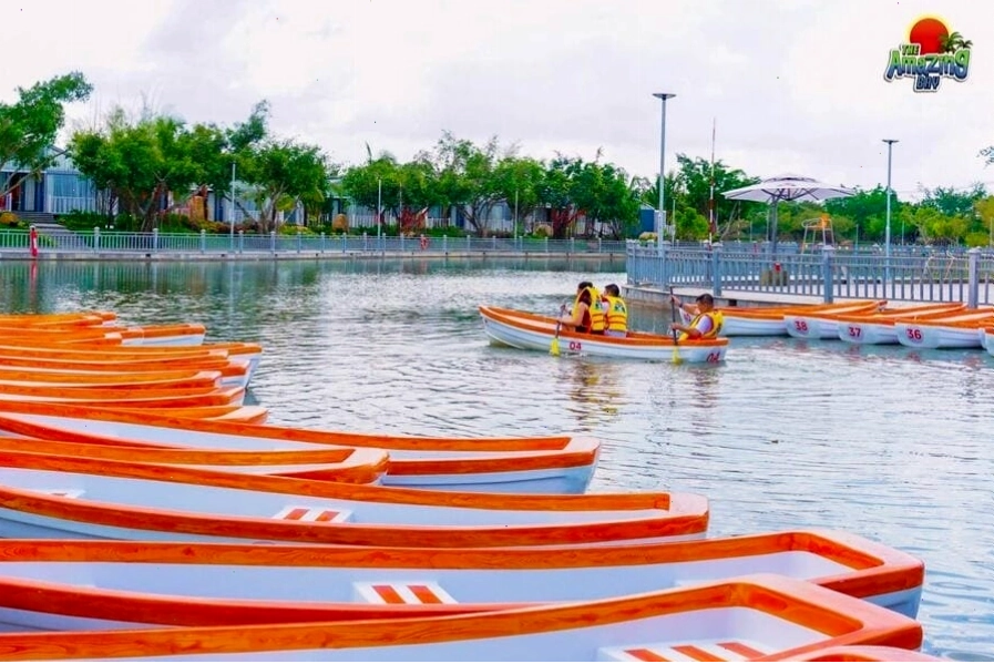 Trò chơi thuyền tại Amazing Bay Đồng Nai