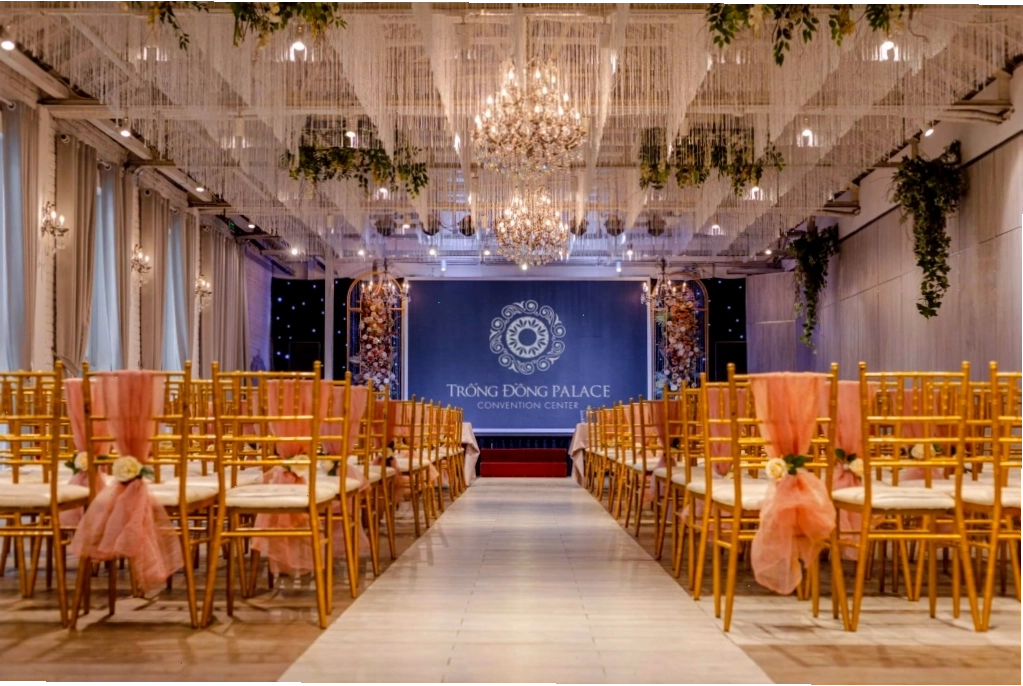 Trống Đồng Palace cung cấp màn chiếu lớn cùng hệ thống cơ sở vật chất hiện đại