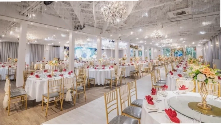 Trống Đồng Palace Linh Đàm Park nhìn từ trên cao với không gian xanh mát xung quanh