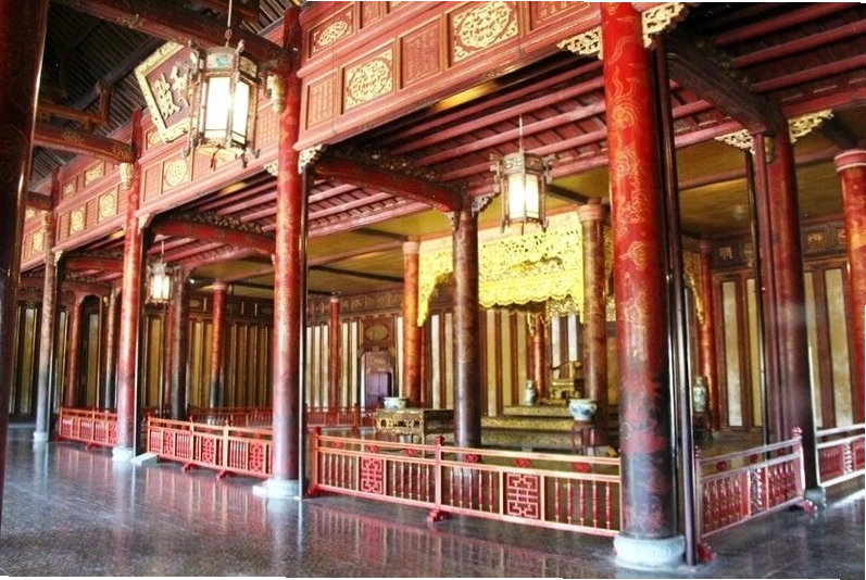 Tử Cấm Thành Huế trang nghiêm và cổ kính
