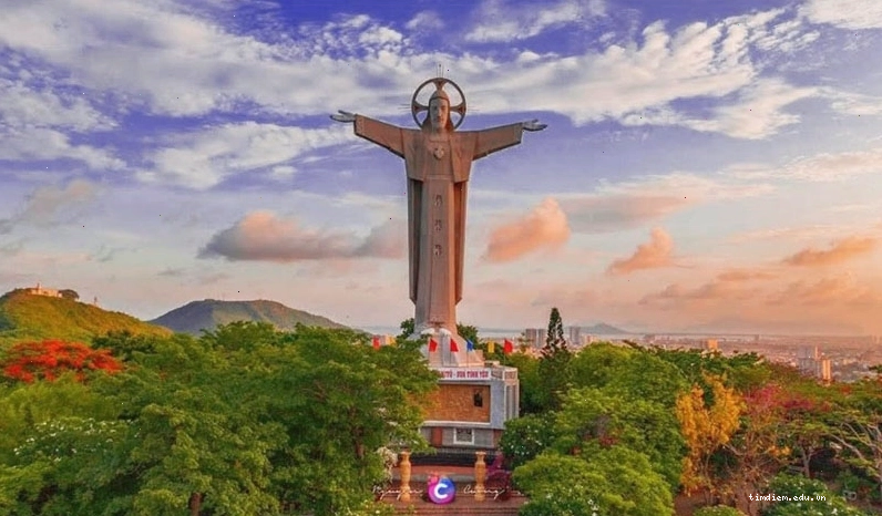 Tượng Chúa Kitô Vua Vũng Tàu uy nghiêm trên đỉnh núi