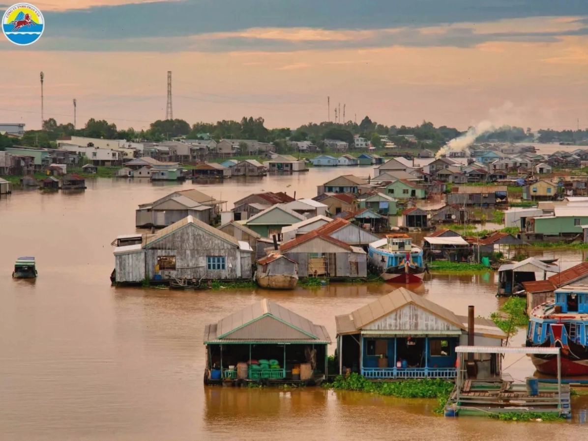 Tượng Đài Cá Basa tại Châu Đốc