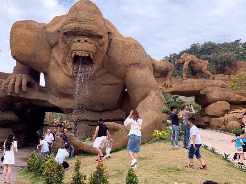 Tượng King Kong khổng lồ là điểm nhấn thu hút du khách tại công viên