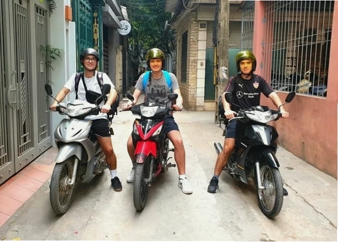 Tượng Mẹ Âu Cơ uy nghiêm tại Công viên Biển Đông