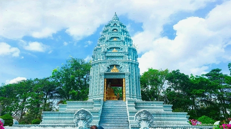 Tượng Phật Thích Ca nhập Niết Bàn tại Chùa Som Rong