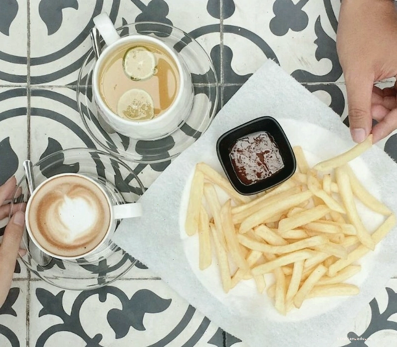 UpTown Terrace - Quán cafe Hồ Tây với không gian 4 tầng sang trọng và view nhìn ra Hồ Tây thơ mộng