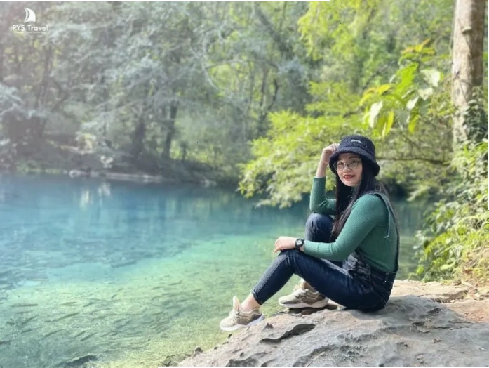 Vẻ đẹp của Suối Lê Nin với nước trong vắt và cảnh quan thiên nhiên hùng vĩ