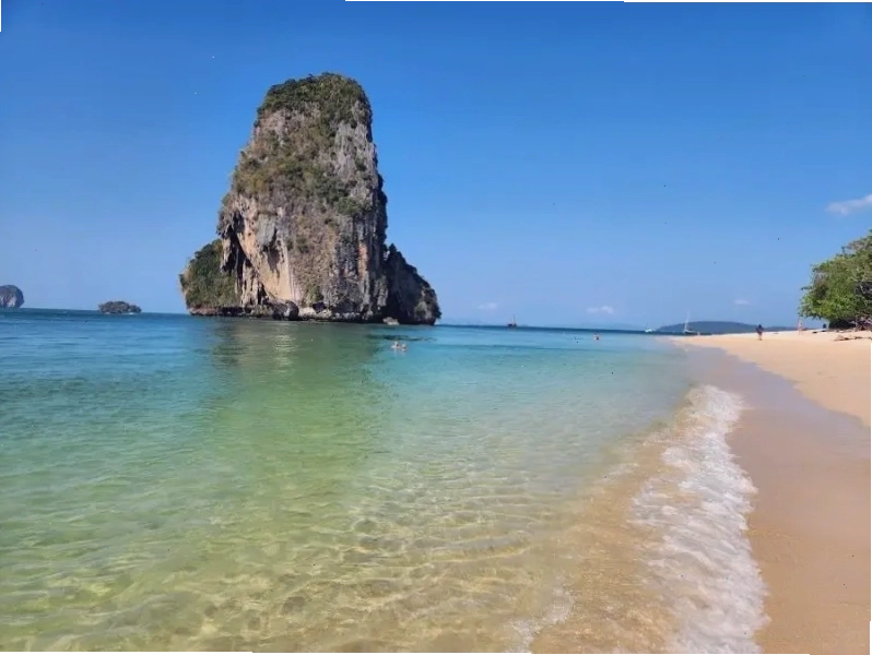 Vẻ đẹp hùng vĩ của Vịnh Phang Nga với những khối núi đá vôi