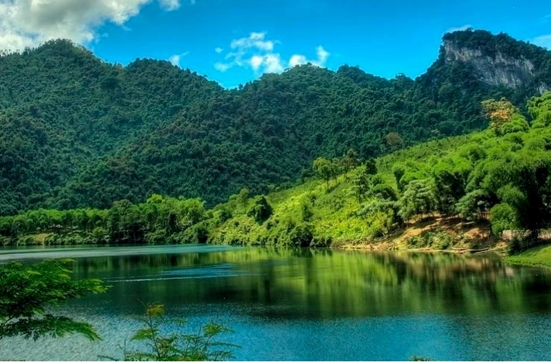 Vẻ đẹp hùng vĩ của Vườn quốc gia Pù Mát và thác Kèm