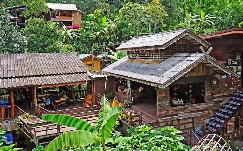 Vẻ đẹp mộng mơ của Mae Kampong về đêm