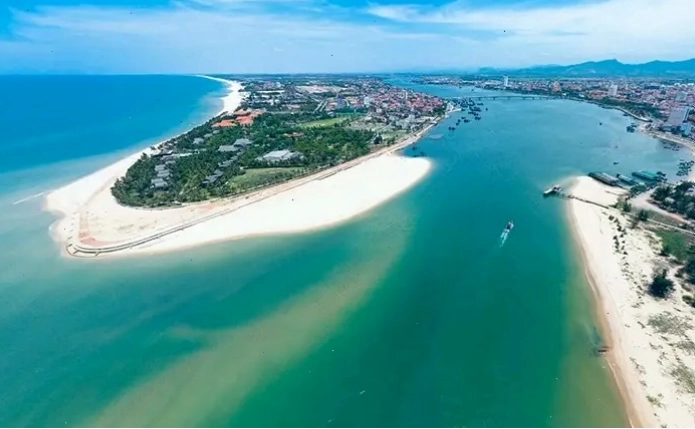Vẻ đẹp quyến rũ của Bãi biển Nhật Lệ về chiều tà