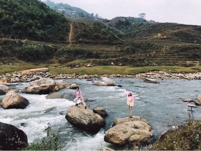 Vẻ đẹp thanh bình của Suối Mường Hoa Sapa