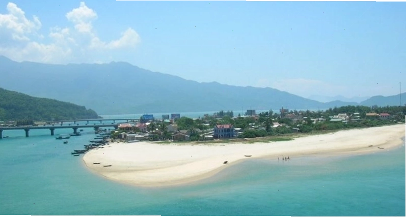 Vẻ đẹp thơ mộng của Biển Lăng Cô
