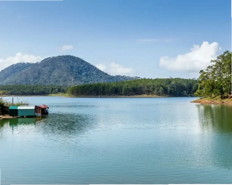 Vẻ đẹp thơ mộng của Hồ Tuyền Lâm Đà Lạt