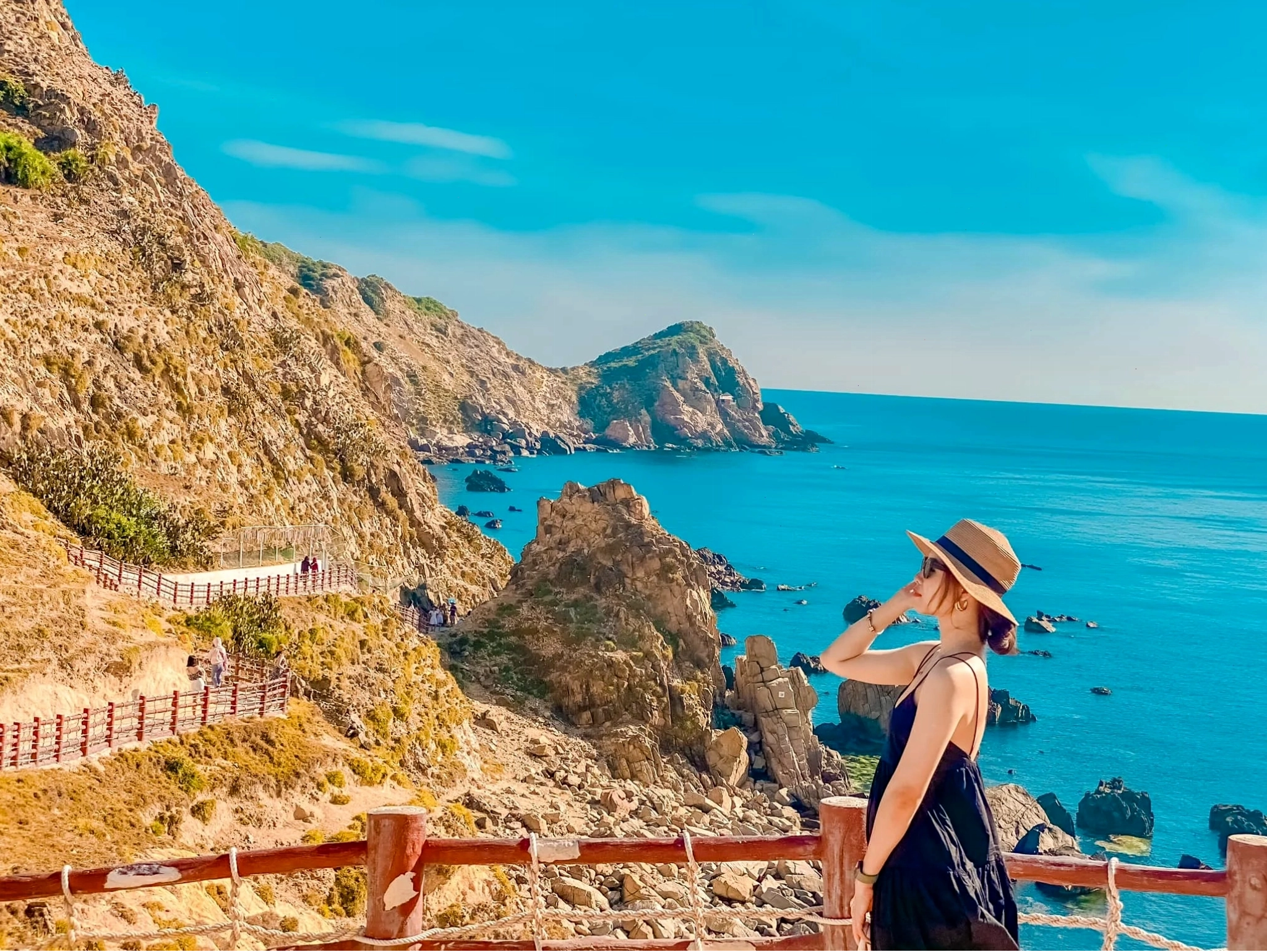 Vẻ đẹp thơ mộng của vịnh Nha Trang dưới ánh nắng hè