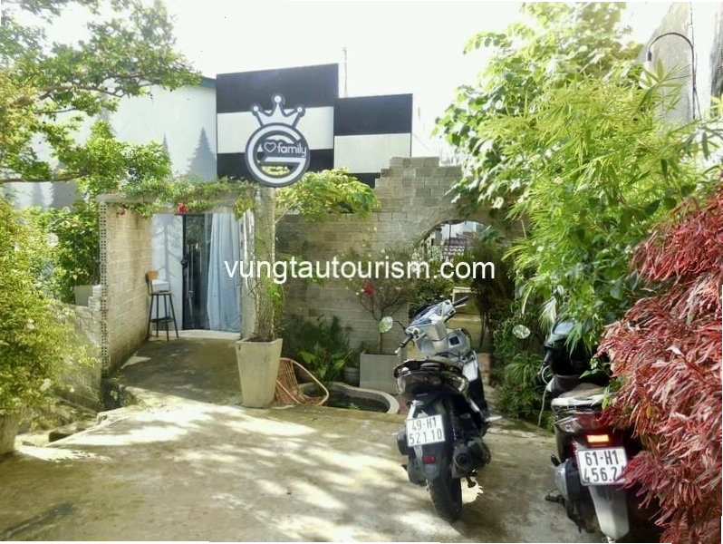 View ban công G Family Homestay nhìn ra thung lũng Đà Lạt