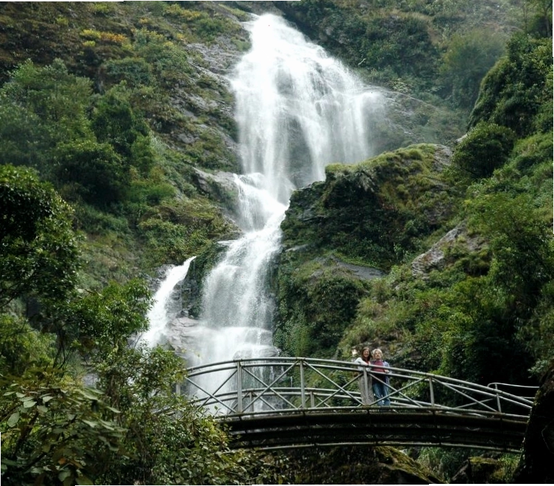 View ban công nhìn ra thung lũng
