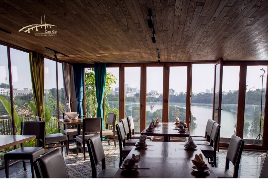 View Hồ Gươm từ Nhà hàng Cầu Gỗ