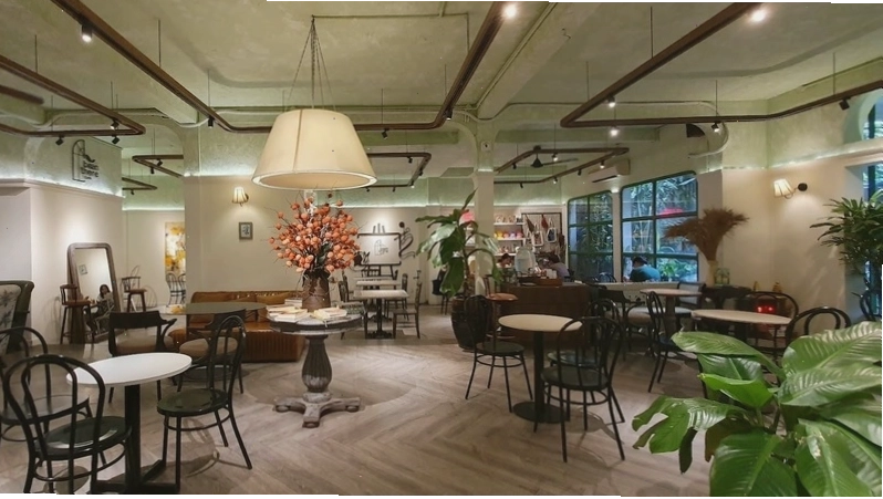 View nhìn ra sông Bạch Đằng từ Beanthere Cafe