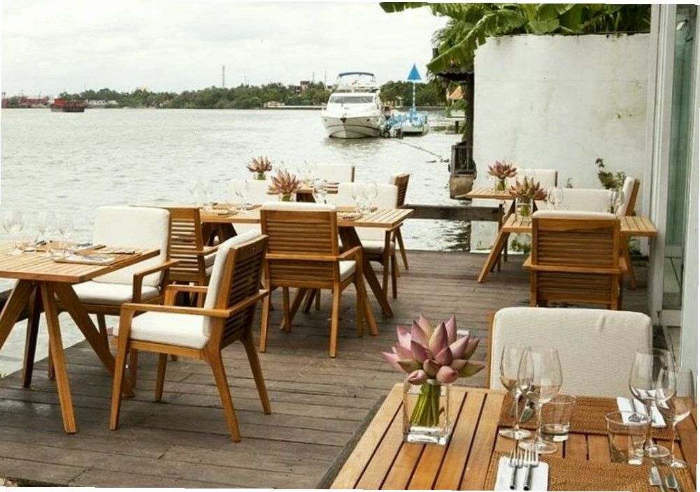 View sông lãng mạn, thoáng mát của The Deck Saigon