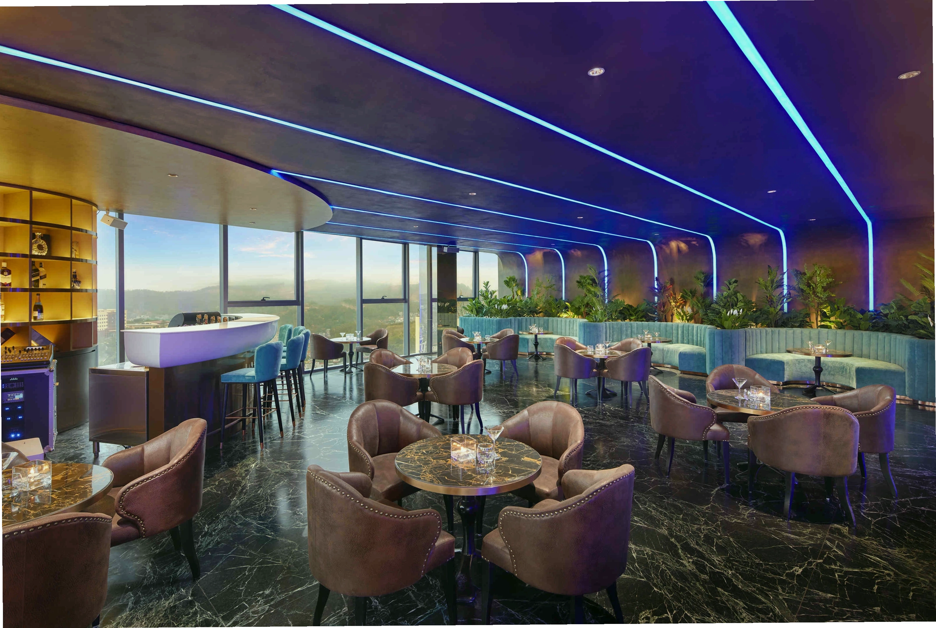 View thành phố Hạ Long từ Sky Bar của The Watson Premium Halong Hotel