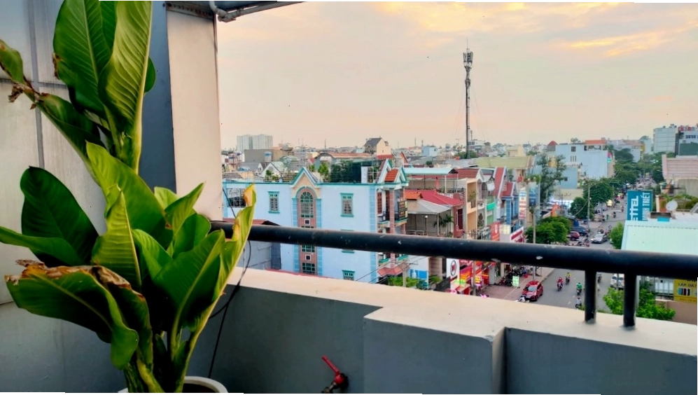 View thành phố từ ban công khách sạn Tân Phú Gia