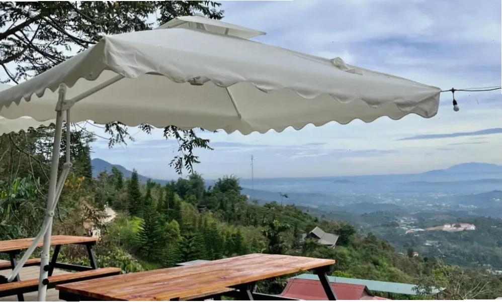 View thoáng đãng ngắm nhìn Bảo Lộc từ quán cafe