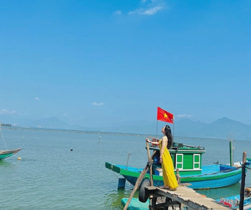 Vịnh Đà Nẵng nhìn từ Công viên Kỳ Quan Đà Nẵng