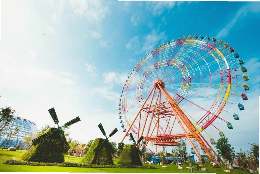 VinWonders Nha Trang rực rỡ sắc màu, điểm vui chơi giải trí hấp dẫn