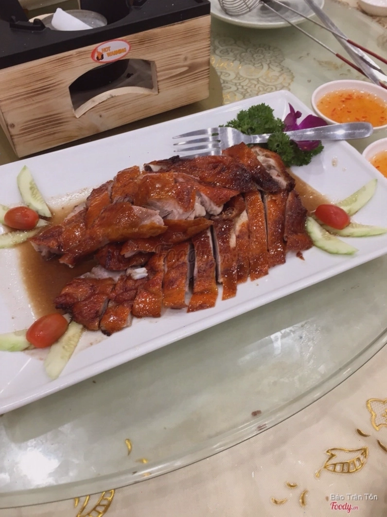 Vịt quay Bắc Kinh thơm ngon tại Nhà hàng Sài Gòn 2