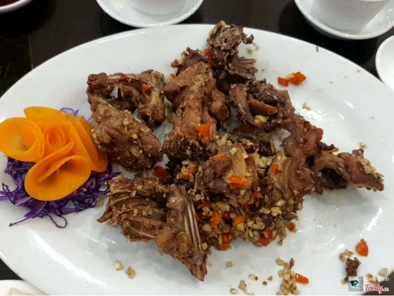Vịt rang muối tại Nhà hàng Sông Quận 5