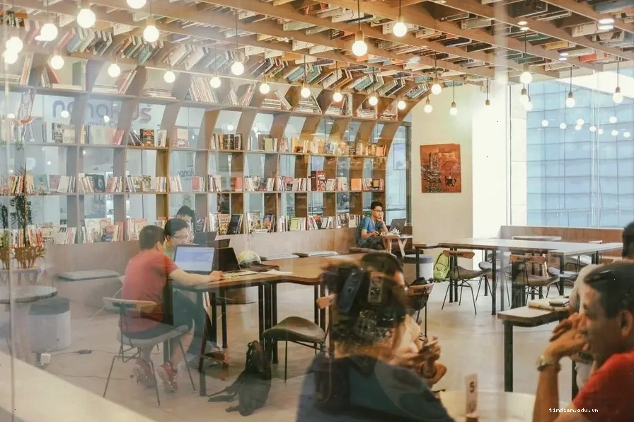 Work café với thiết kế độc đáo lấy cảm hứng từ phim Inception