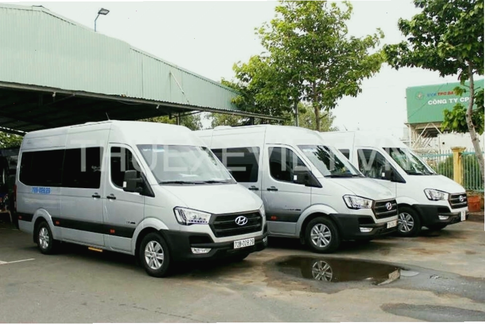 Xe 16 chỗ phục vụ đoàn khách đi Núi Bà Đen