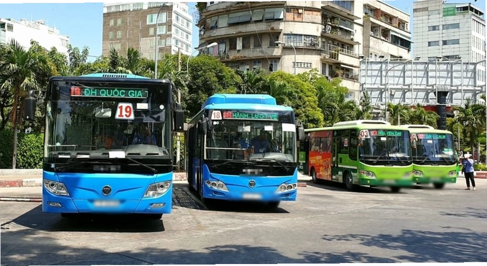 Xe buýt công cộng di chuyển đến Khu Du Lịch Suối Tiên