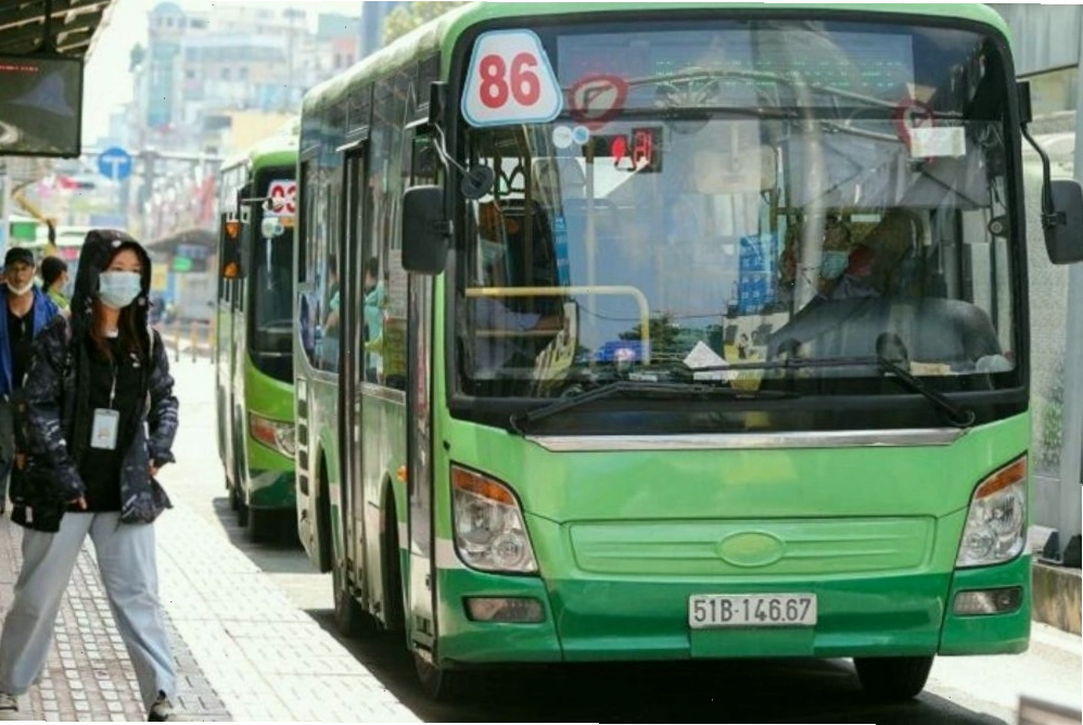 Xe buýt công cộng - phương tiện di chuyển tiết kiệm tại TP.HCM