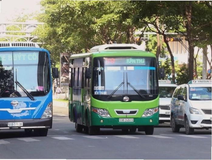 Xe buýt là phương tiện công cộng phổ biến tại TP. Hồ Chí Minh